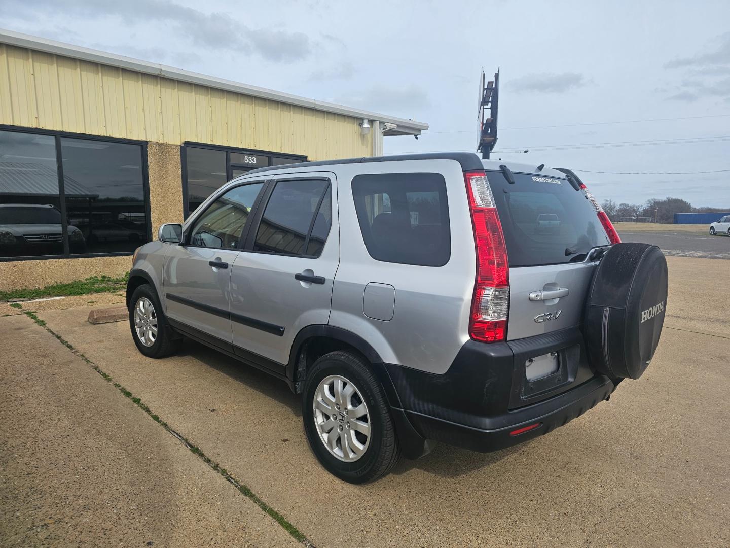 2006 SILVER Honda CR-V EX 4WD AT (JHLRD68866C) with an 2.4L L4 DOHC 16V engine, 5-Speed Automatic Overdrive transmission, located at 533 S Seven Points BLVD, Seven Points, TX, 75143, (430) 255-4030, 32.313999, -96.209351 - Photo#3